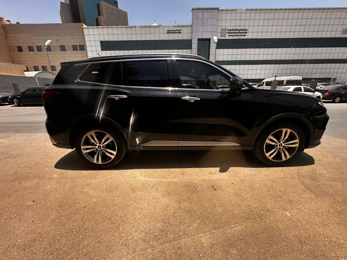 Car image 4