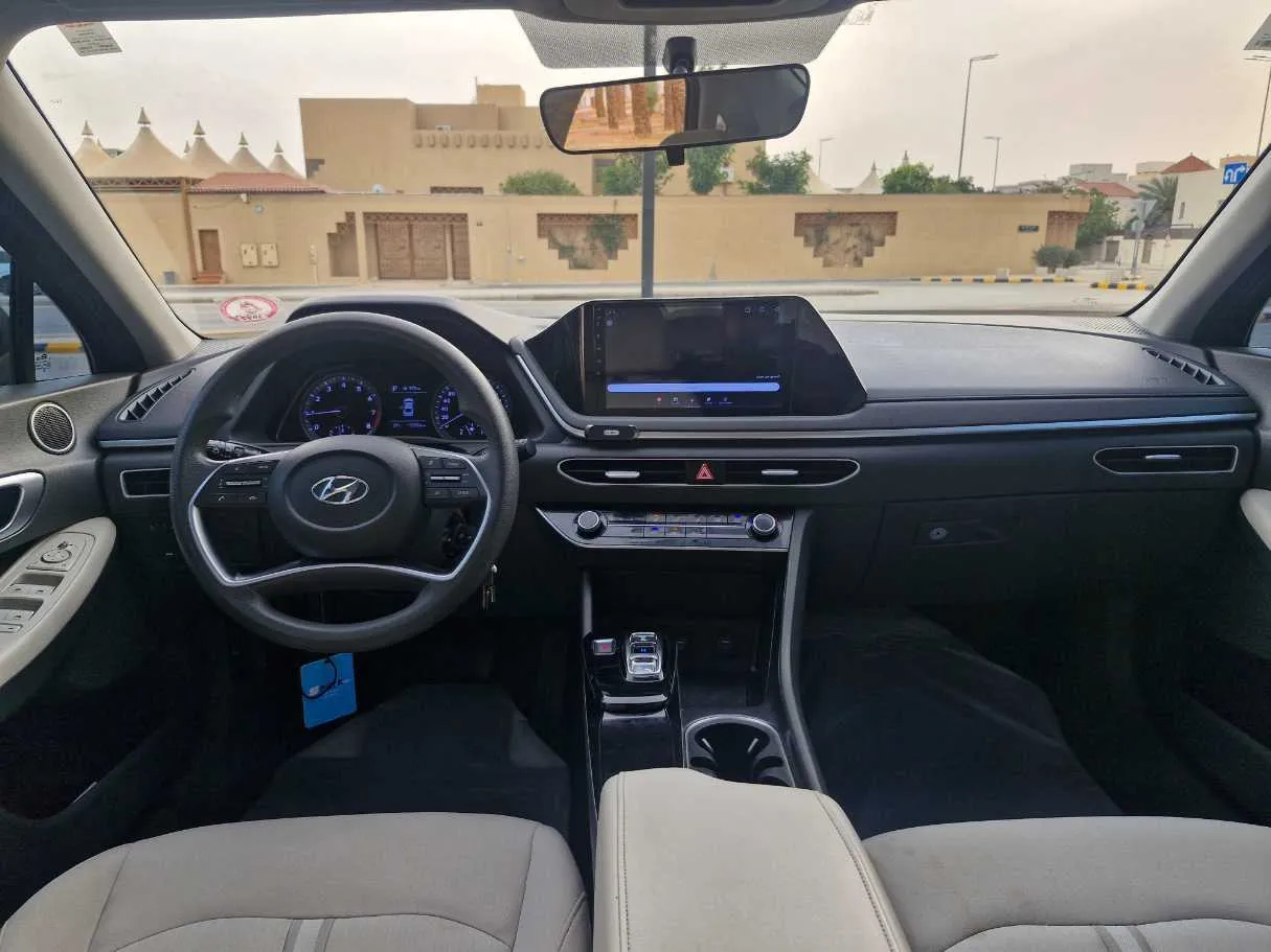 Car image 16
