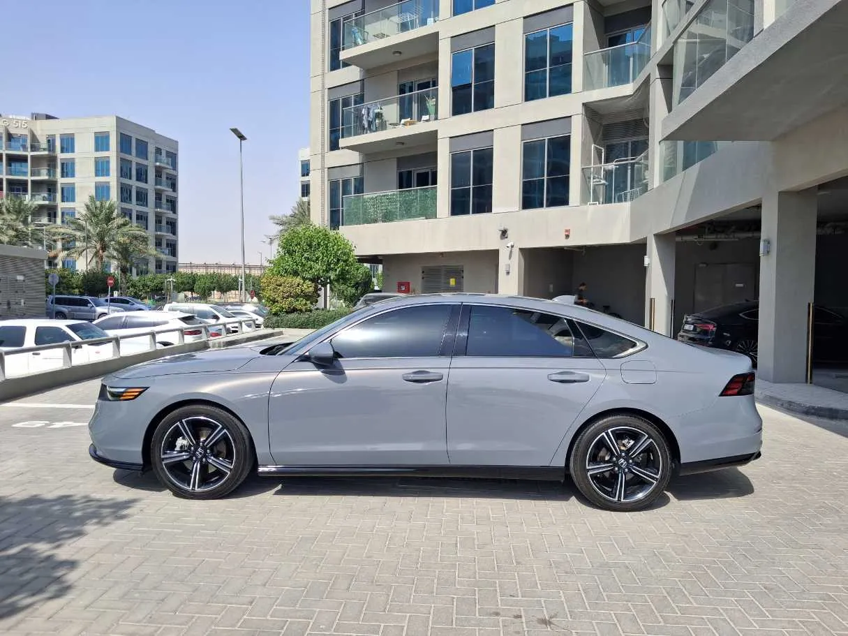 Car image 8