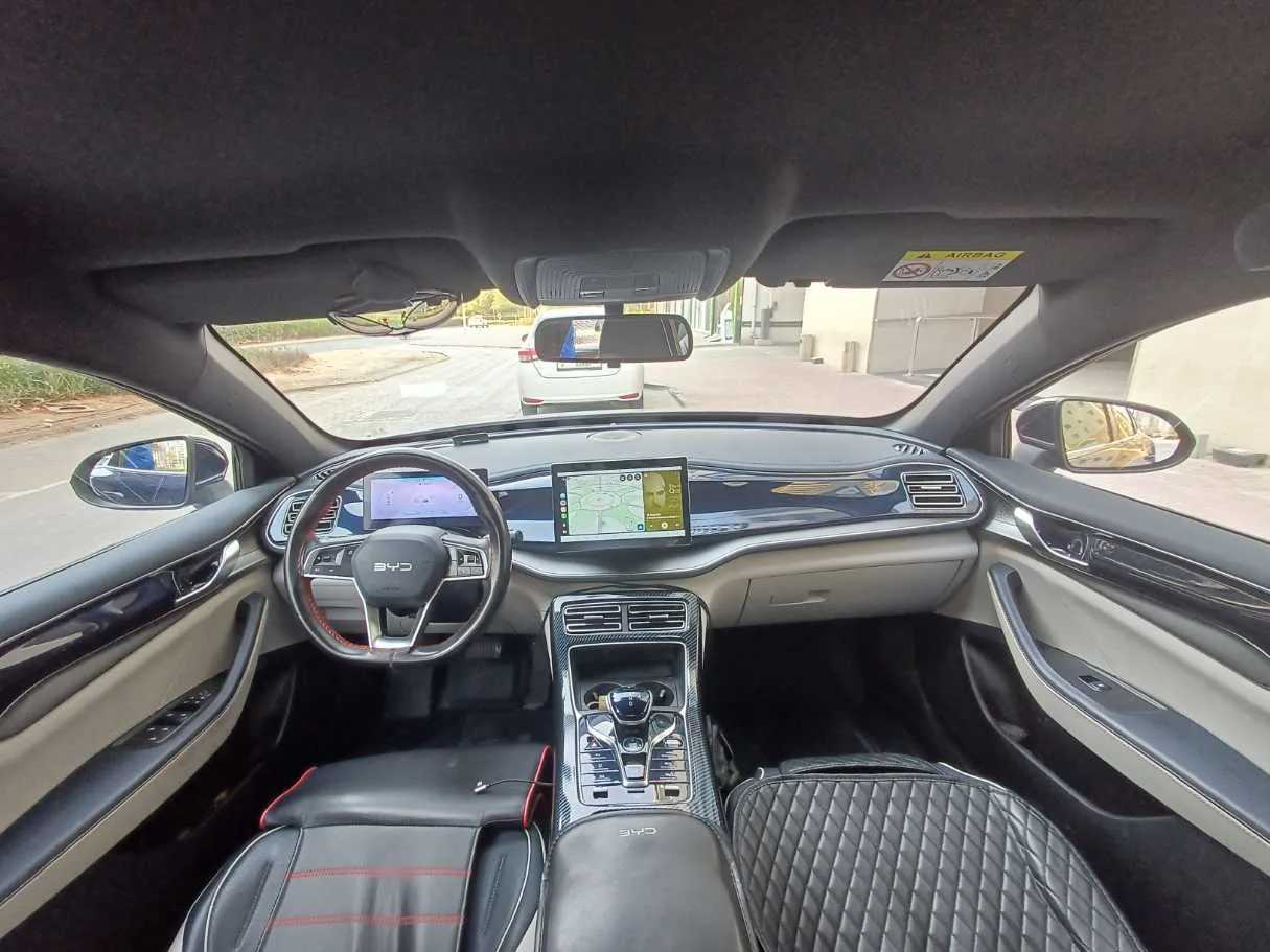 Car image 14