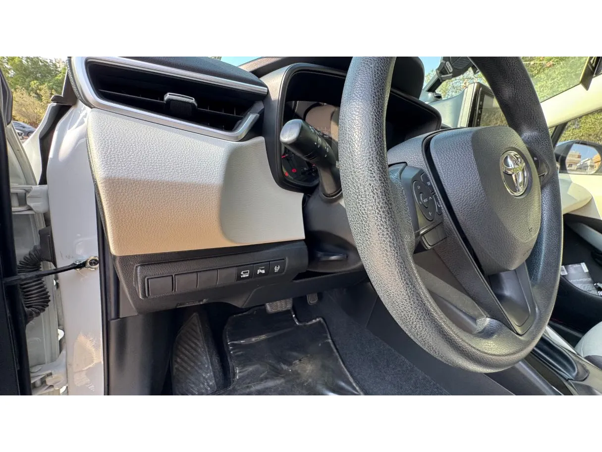 Car image 26