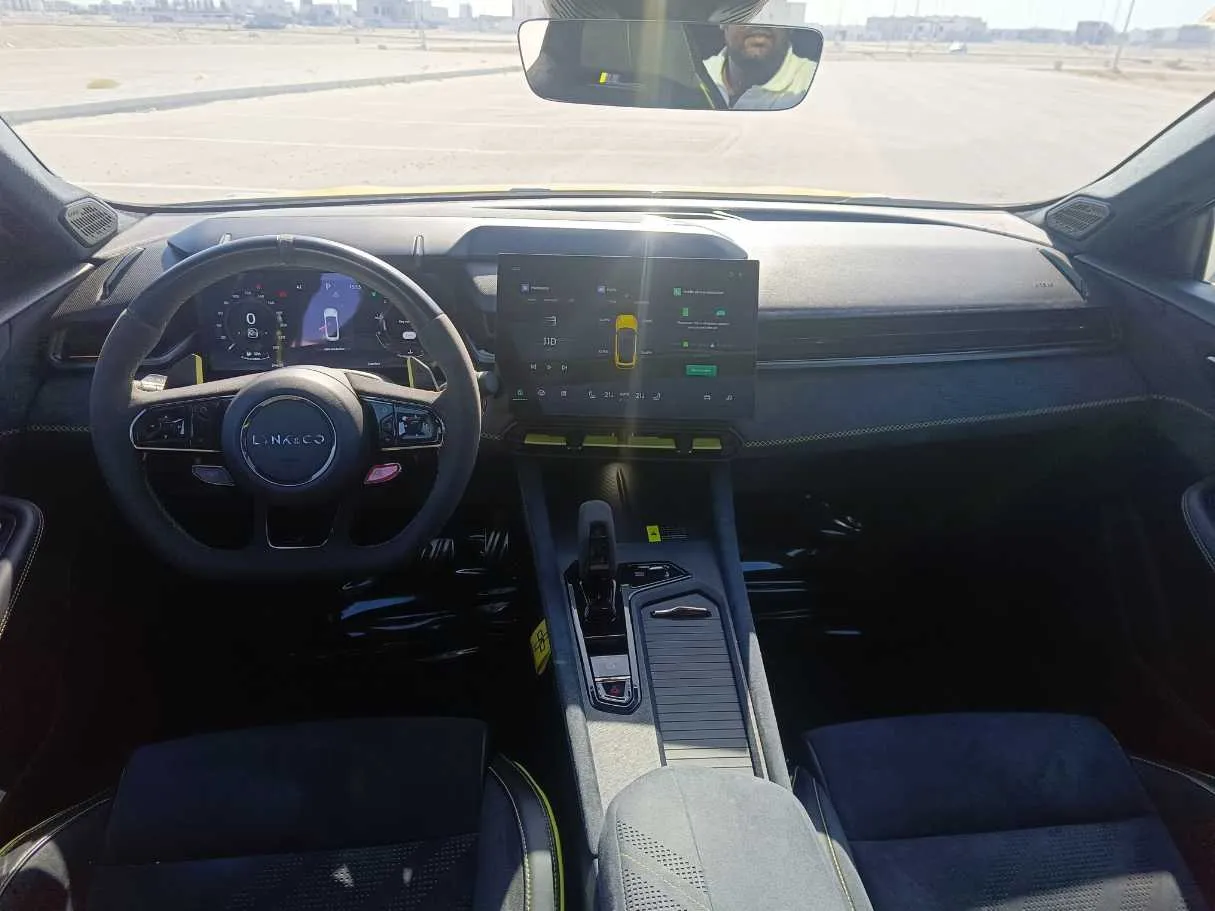 Car image 24