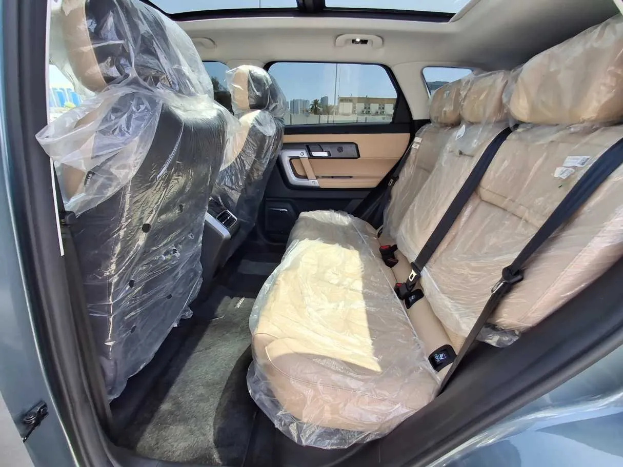 Car image 13