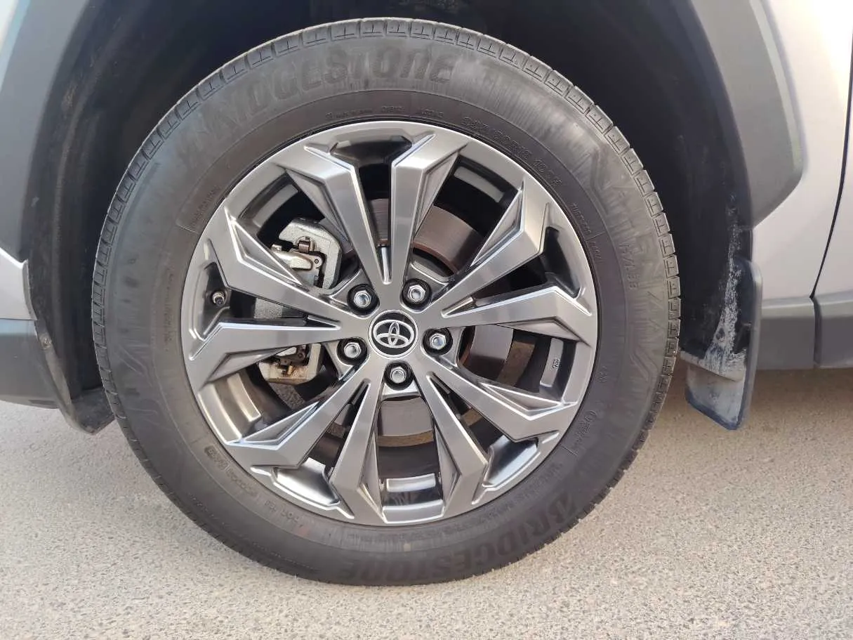 Car image 10