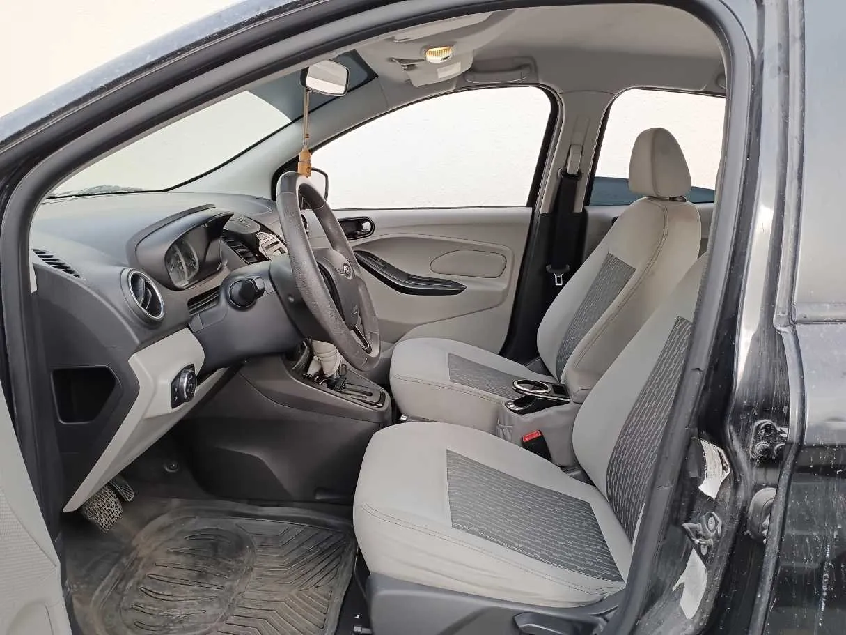 Car image 12