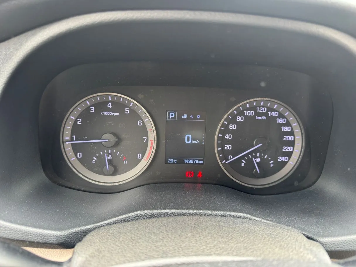 Car image 18