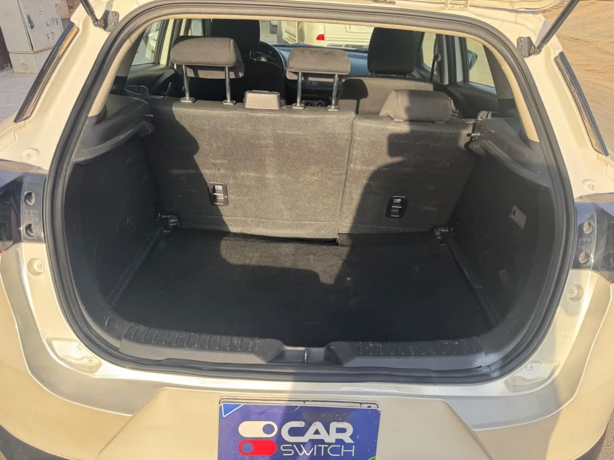 Car image 19