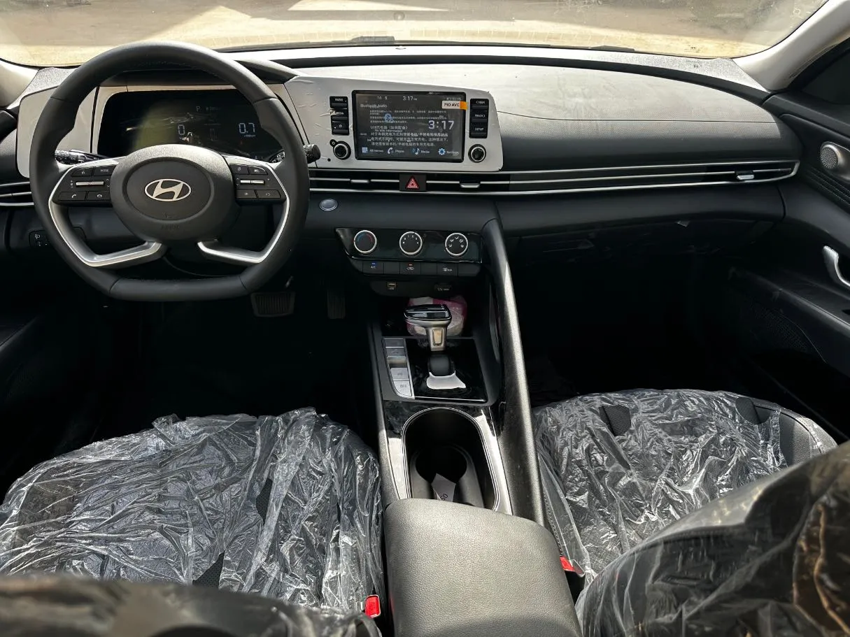 Car image 17