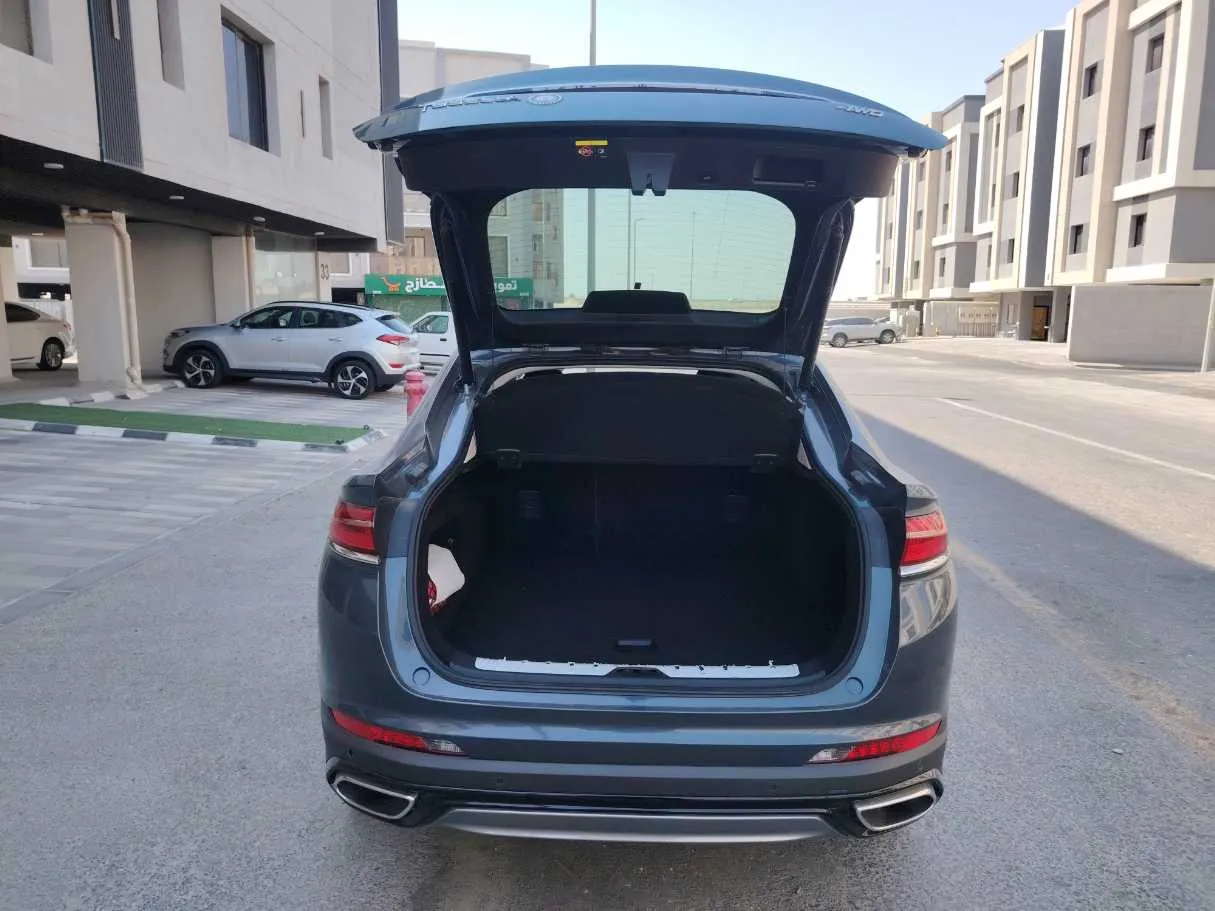 Car image 19