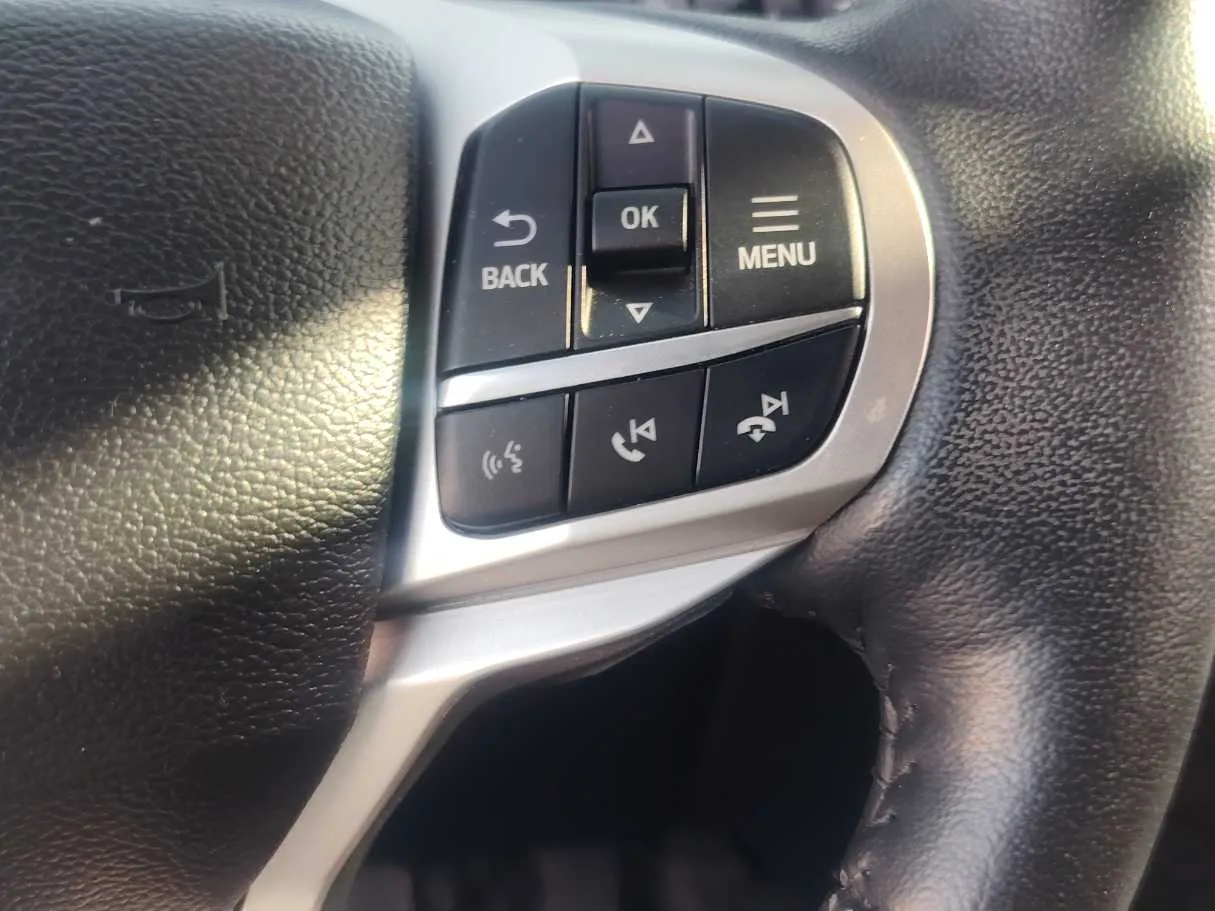 Car image 24