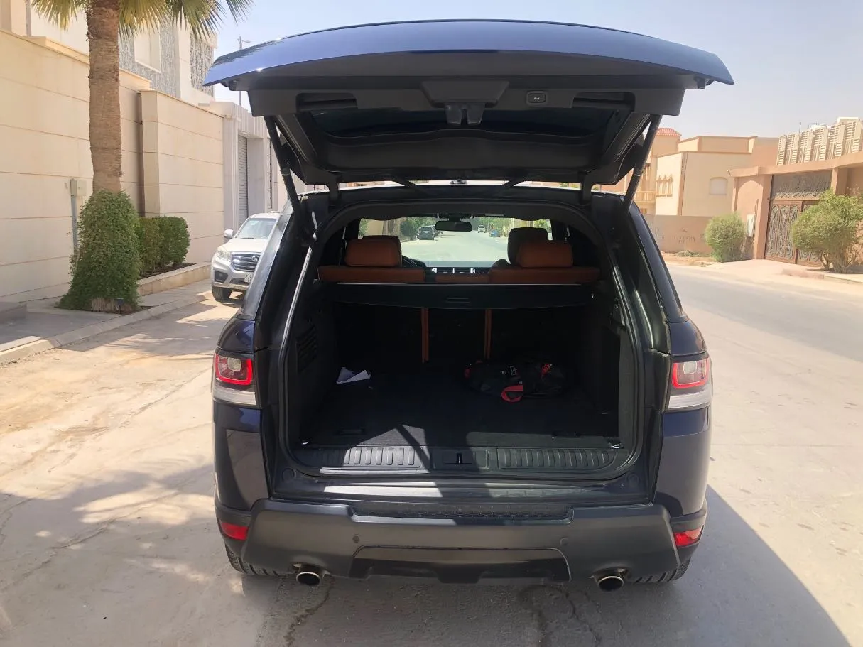 Car image 19