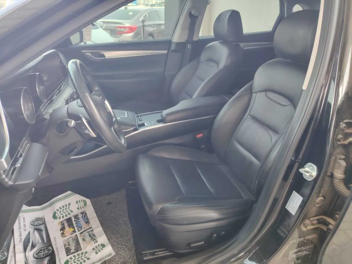 Car image 13