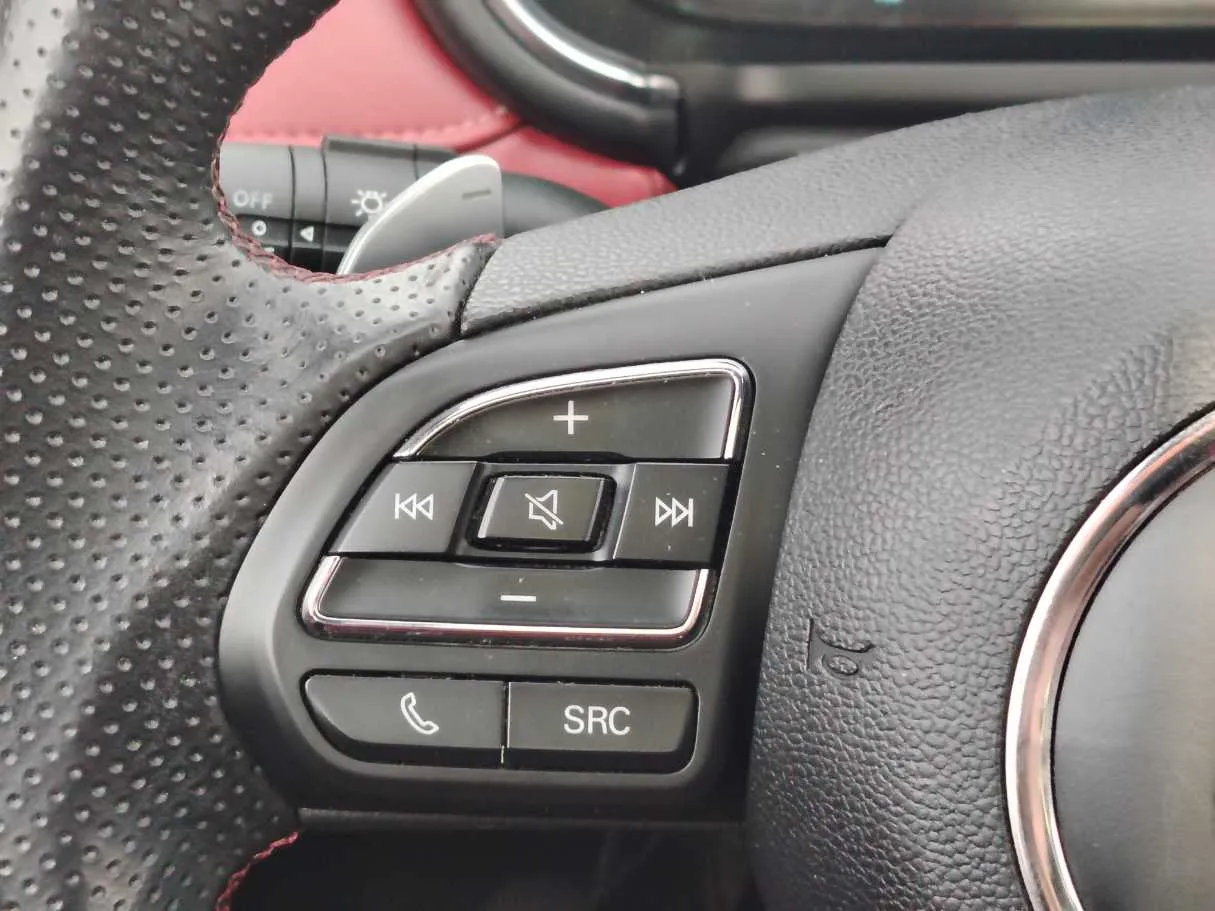 Car image 23