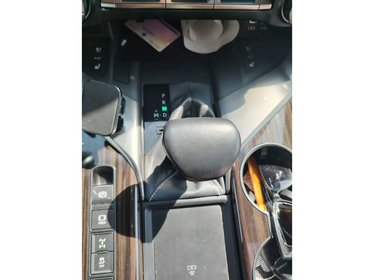 Car image 20