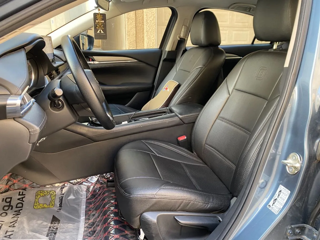 Car image 11