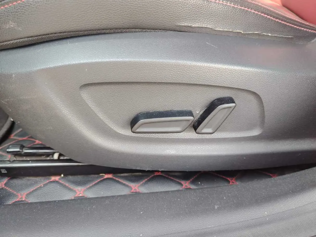 Car image 36
