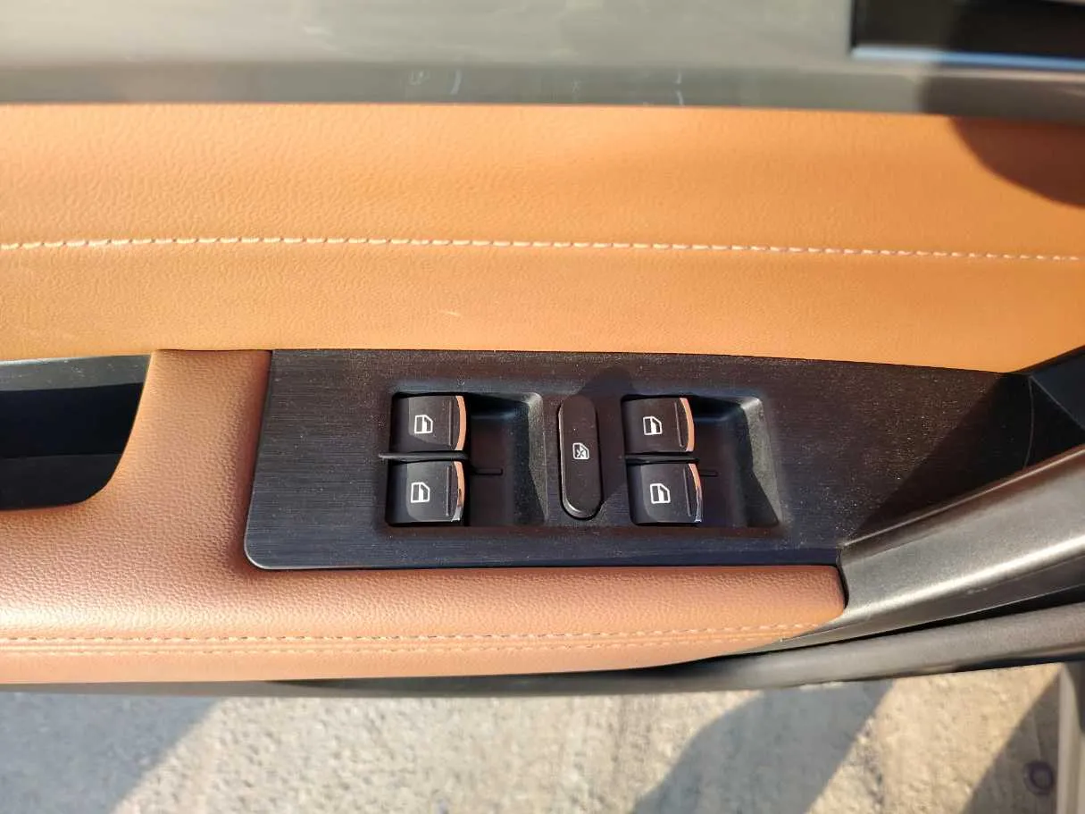 Car image 33