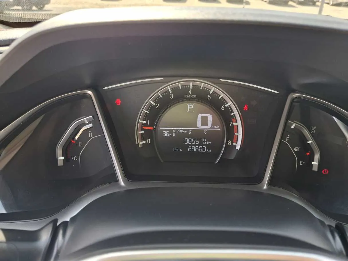 Car image 18