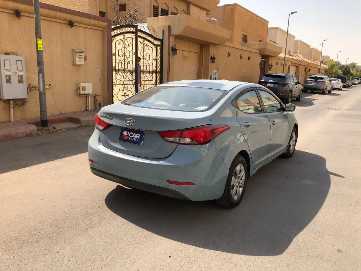 Car image 5