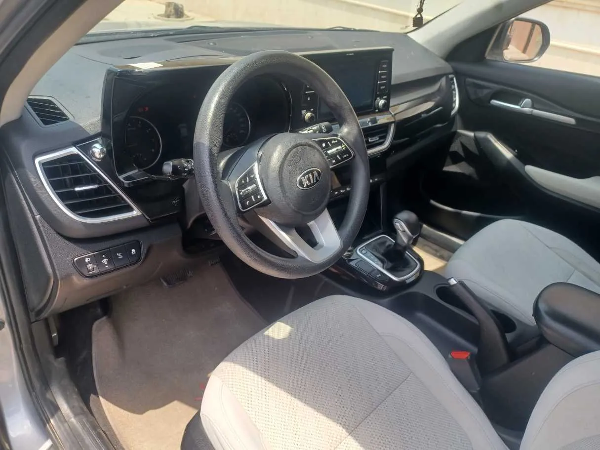 Car image 11