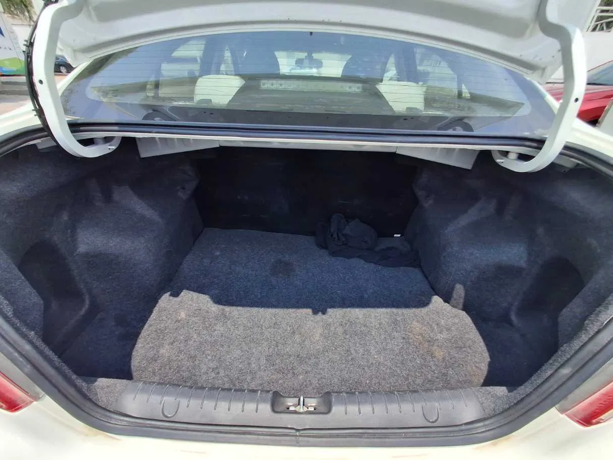 Car image 19