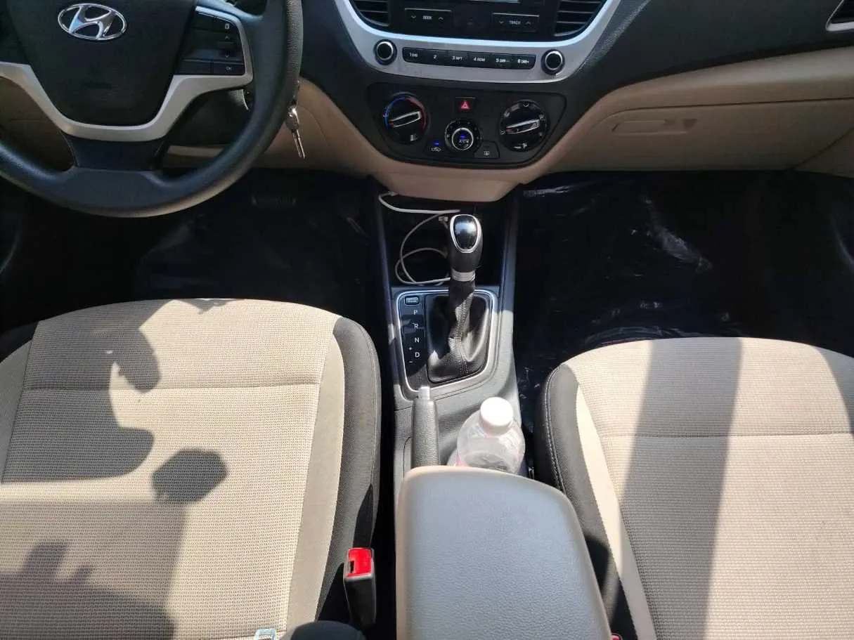 Car image 23