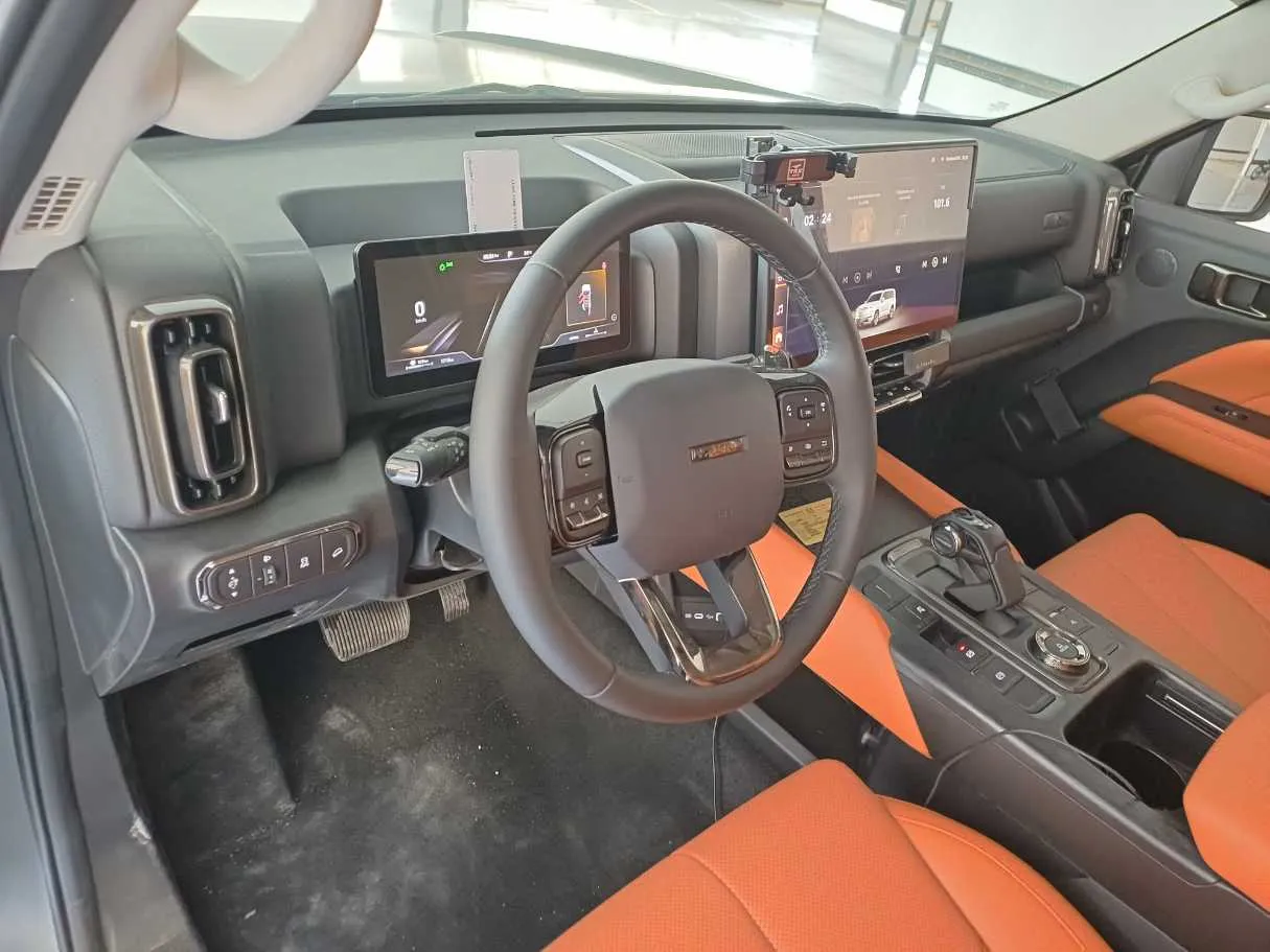 Car image 11