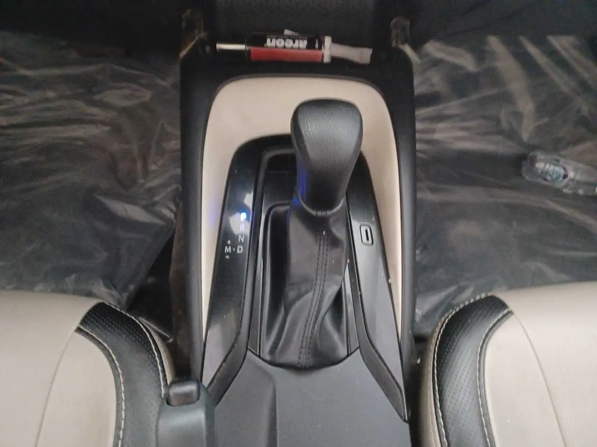 Car image 14