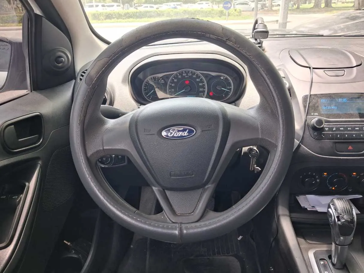 Car image 15