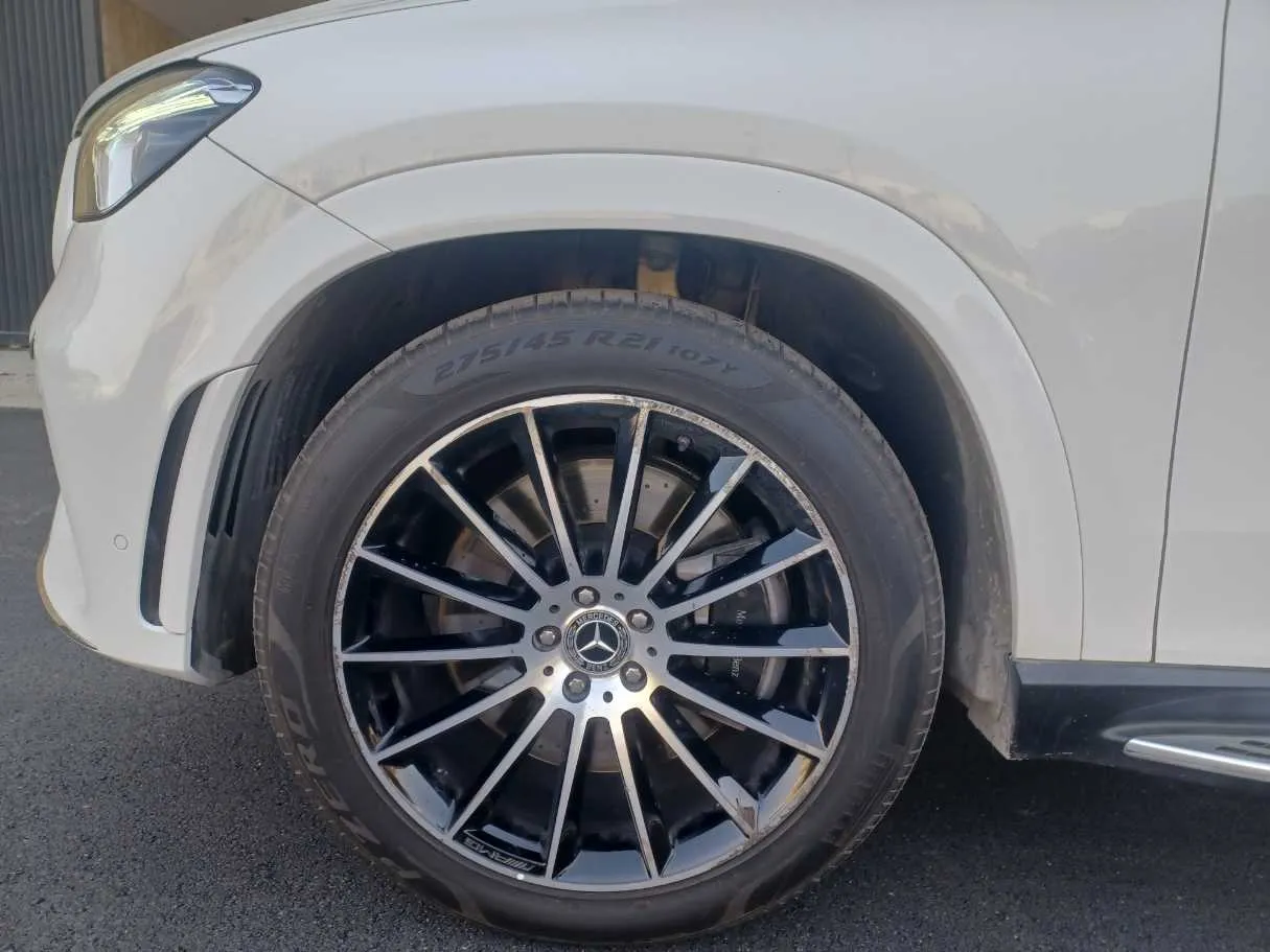 Car image 10