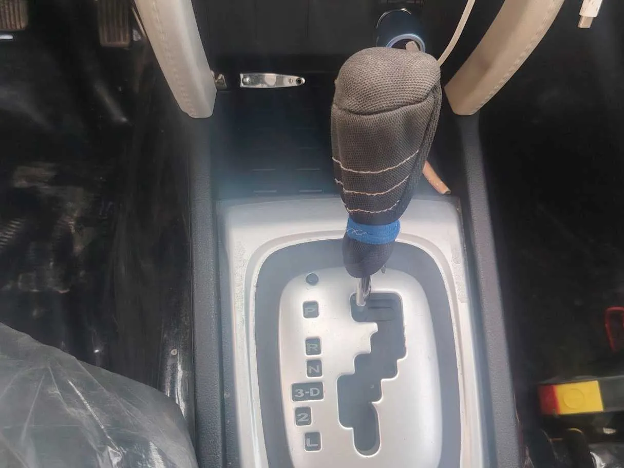 Car image 19