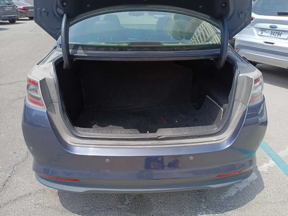 Car image 19