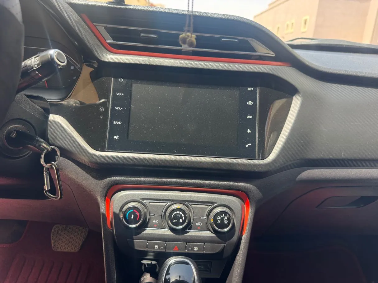 Car image 16