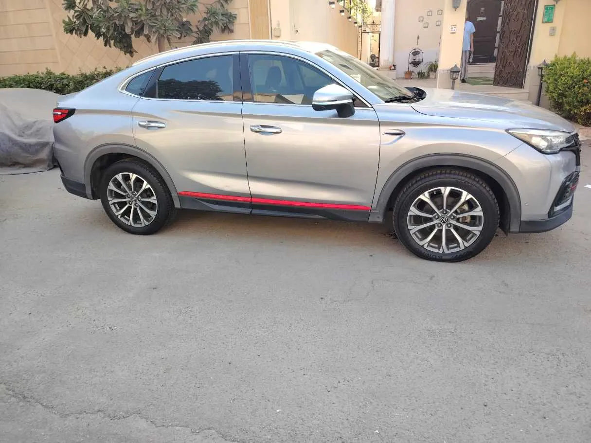 Car image 4