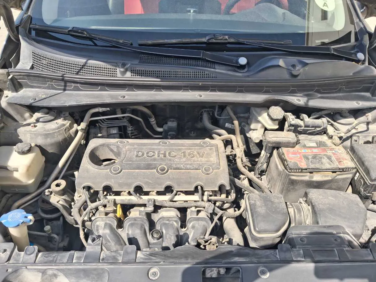 Car image 19