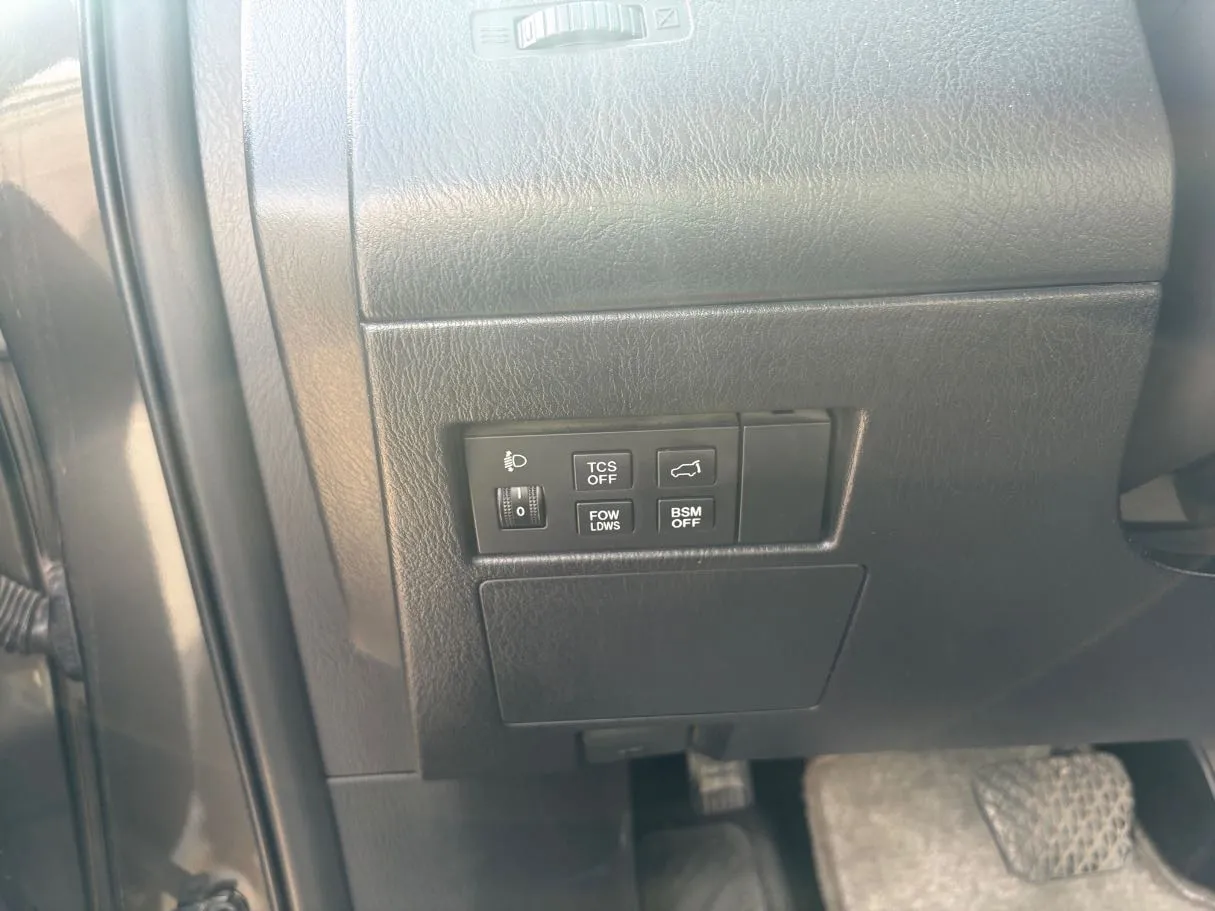 Car image 26