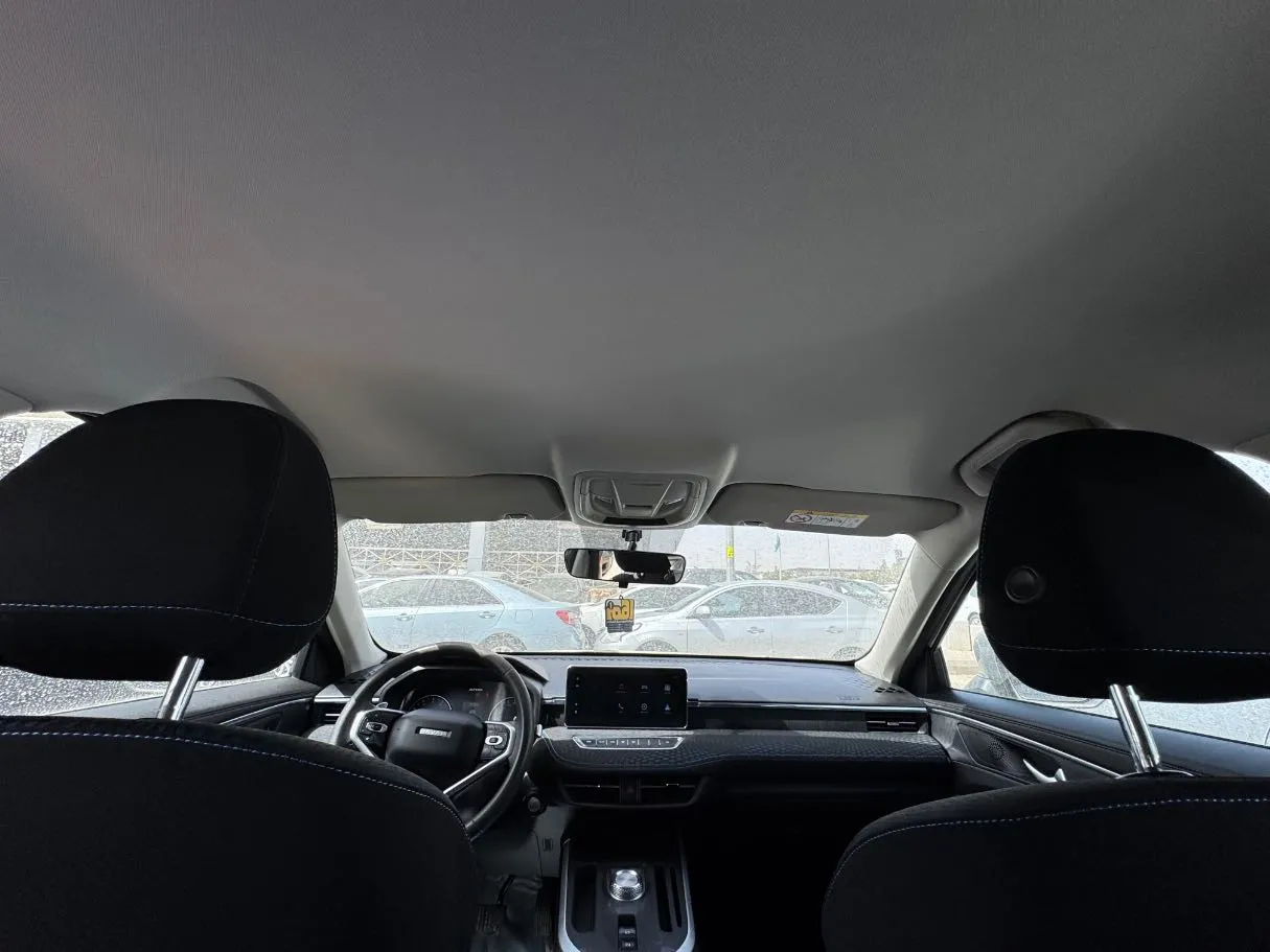 Car image 15