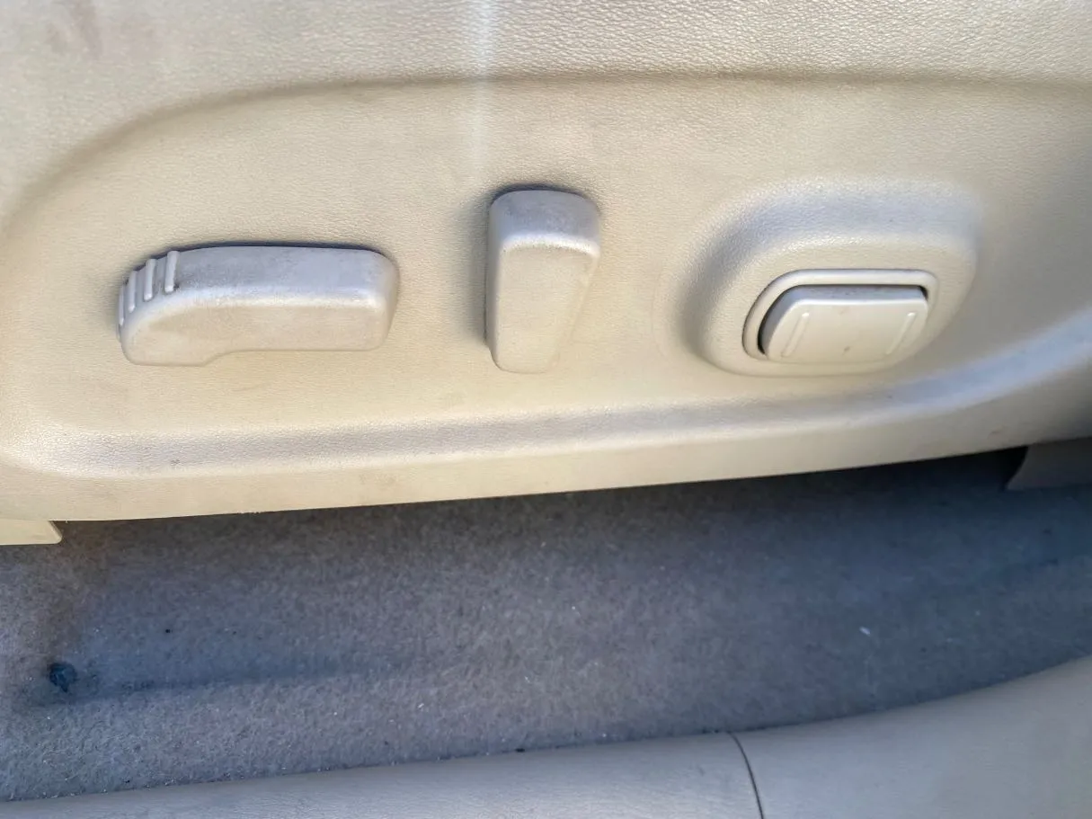 Car image 27