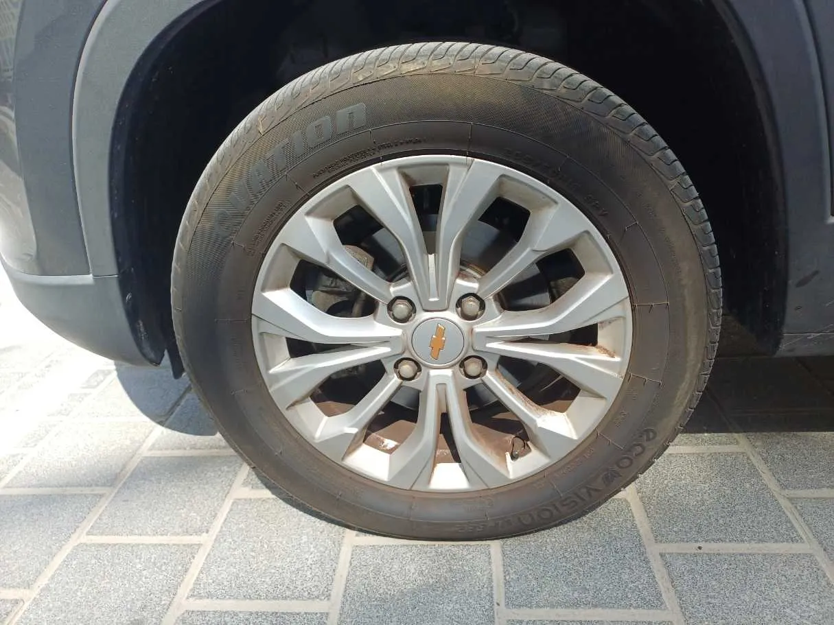 Car image 10