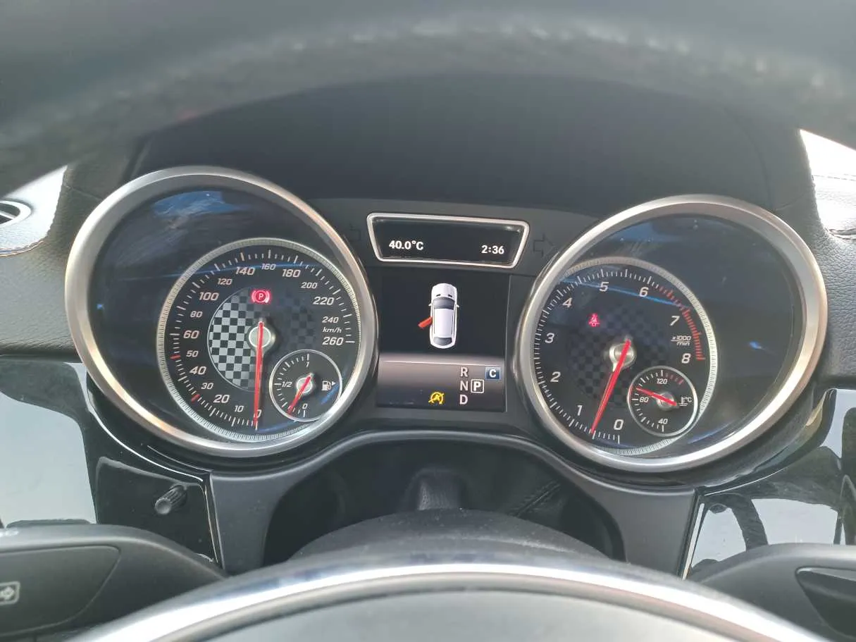 Car image 16