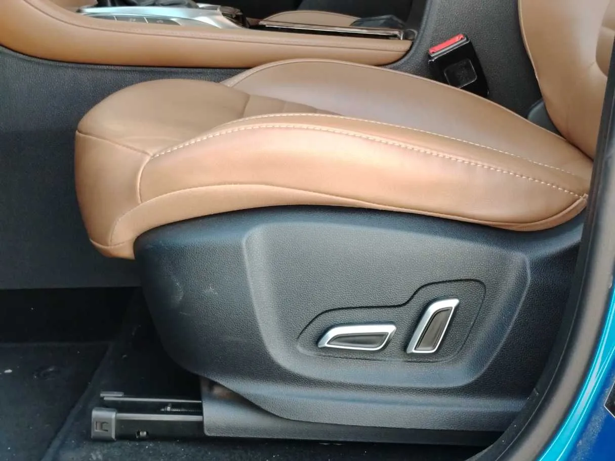 Car image 35