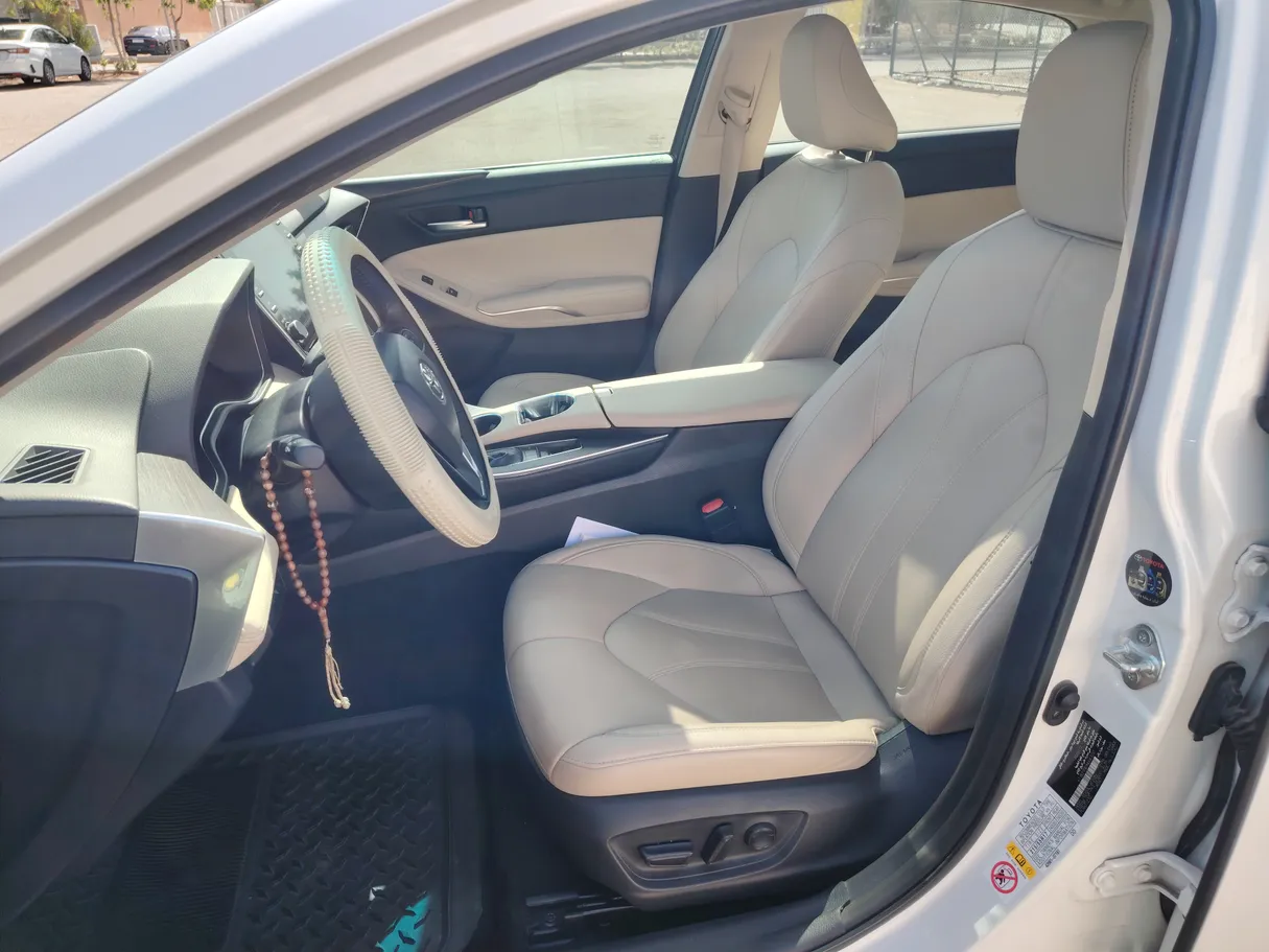 Car image 11