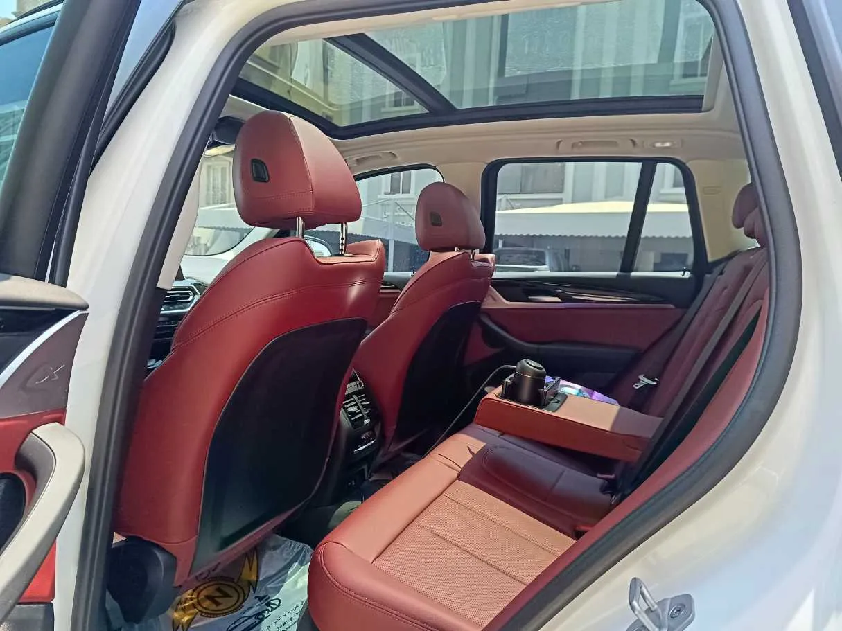 Car image 20