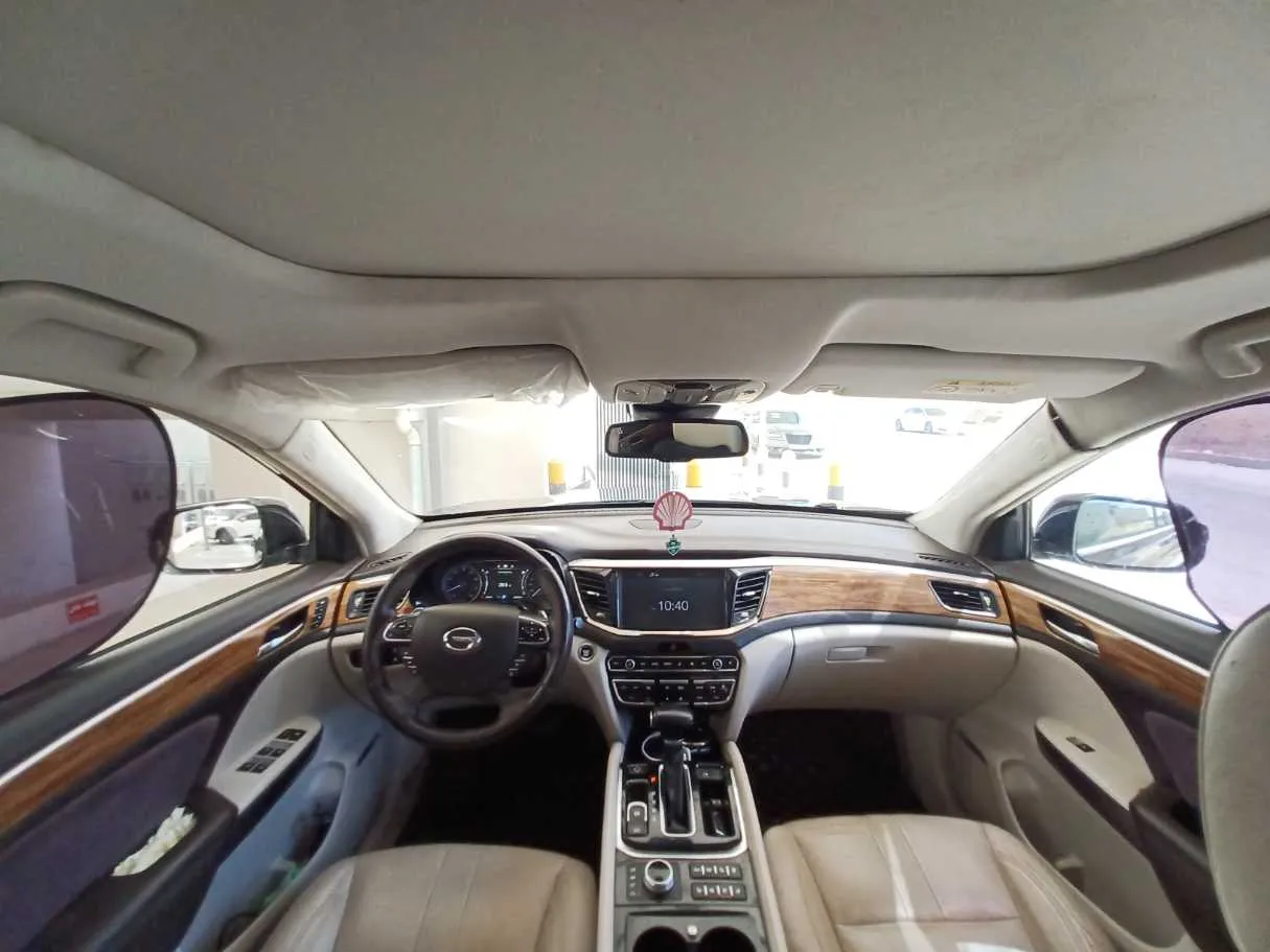 Car image 13
