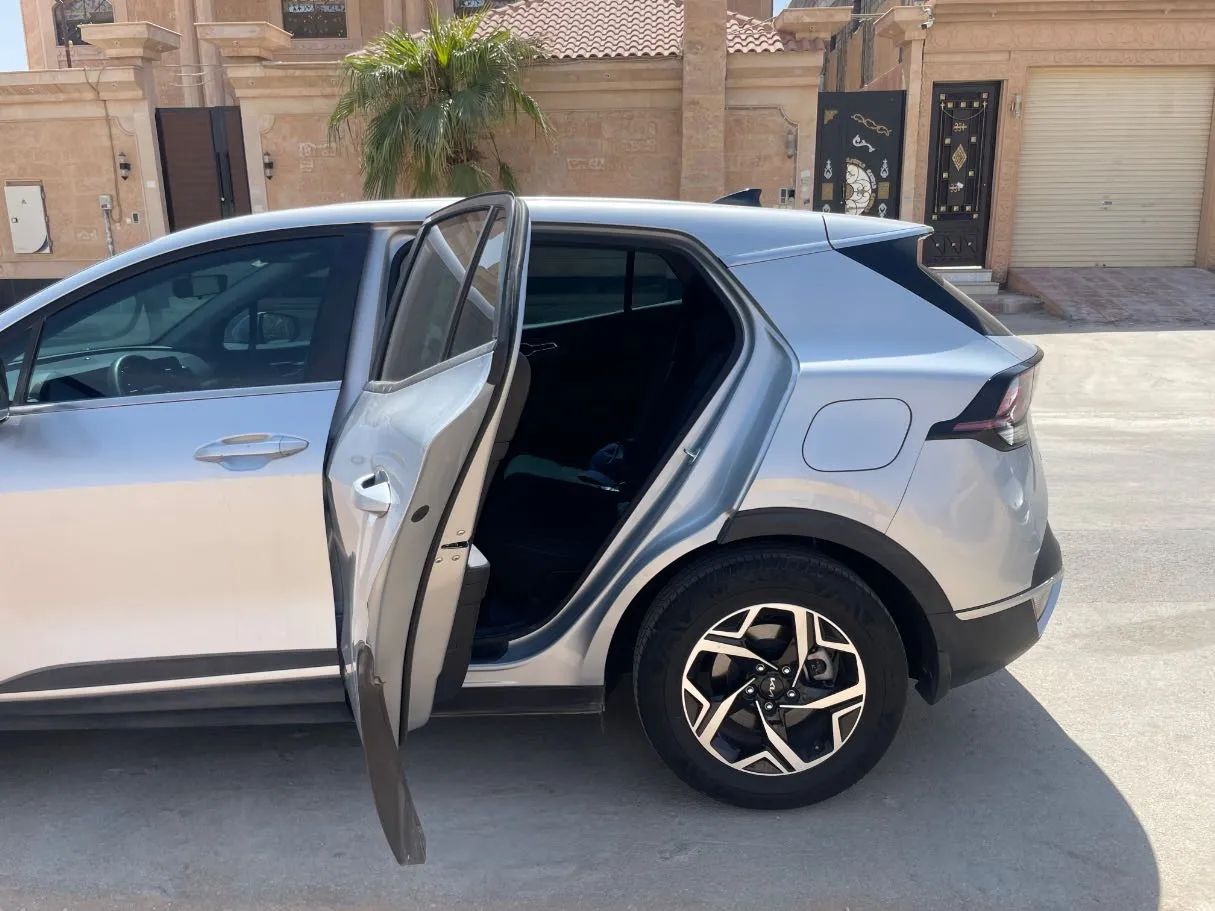 Car image 15
