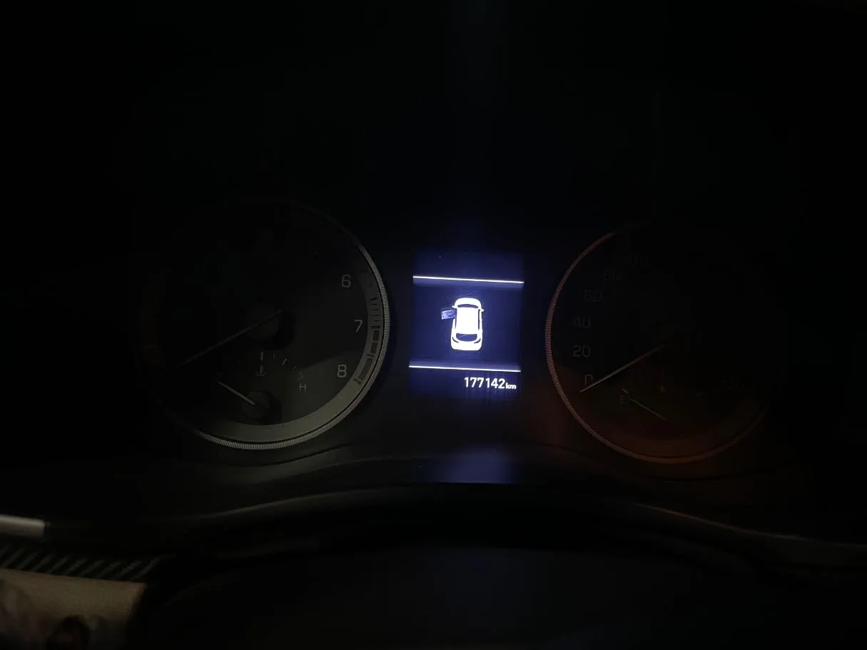 Car image 20