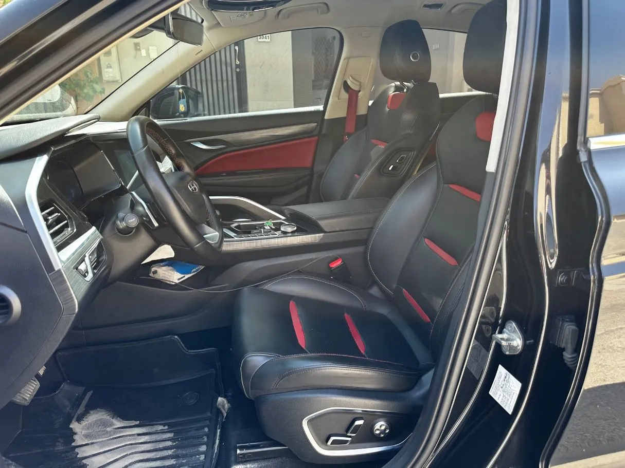Car image 12