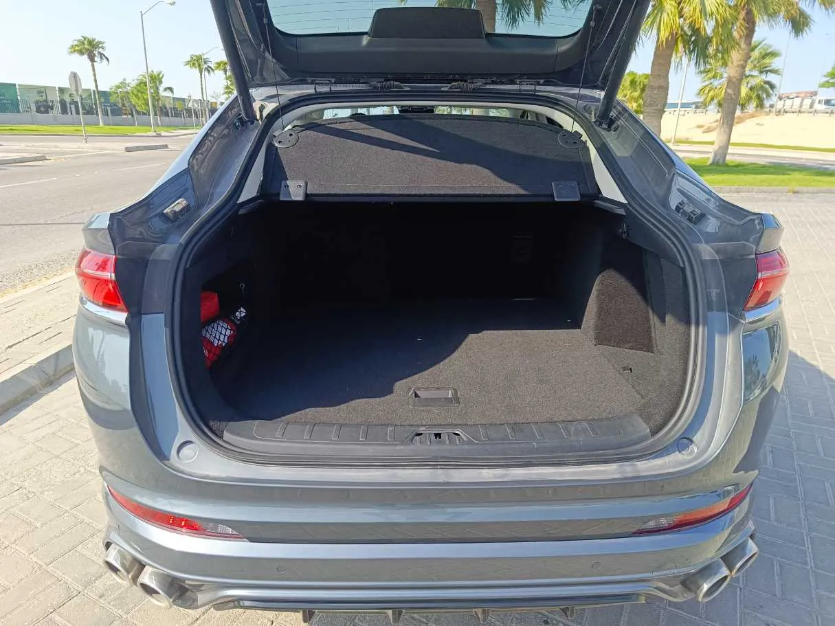 Car image 30