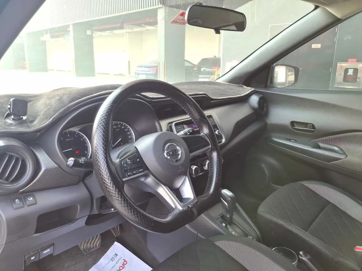 Car image 11
