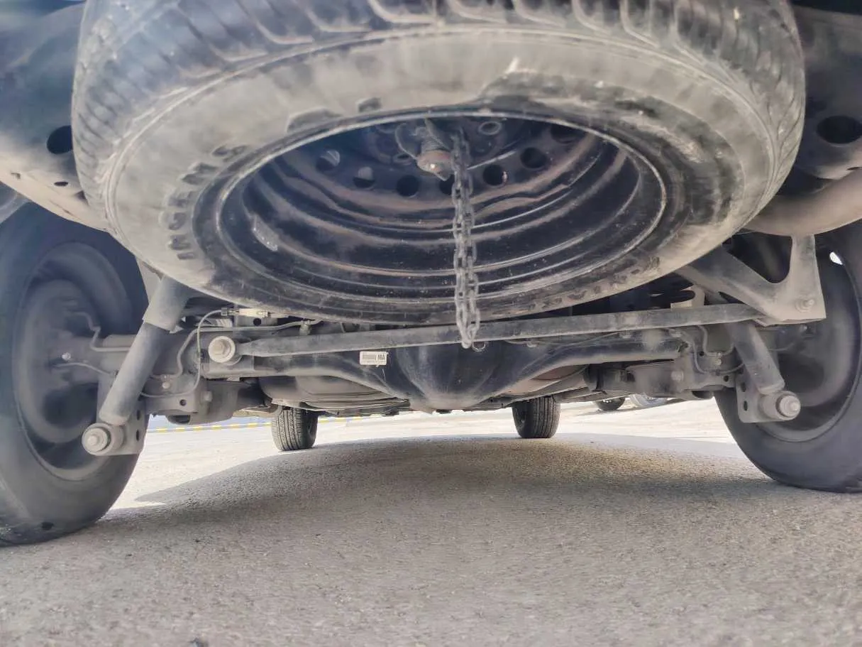 Car image 30